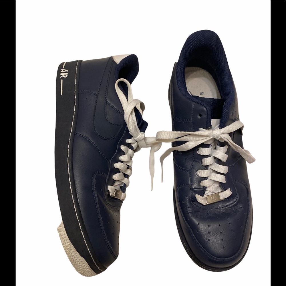 Nike Air Force 1 ‘07 Leather Navy Blue Sneakers Sz 10.5 has blue strings now